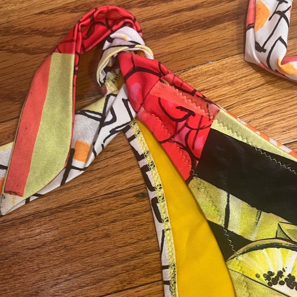 Rare save the queen bikini. Bottom adjustable ties on the sides - Picture 5 of 5